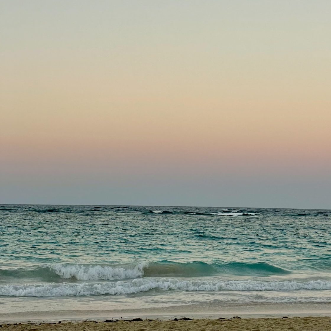 Sunset colors over the ocean